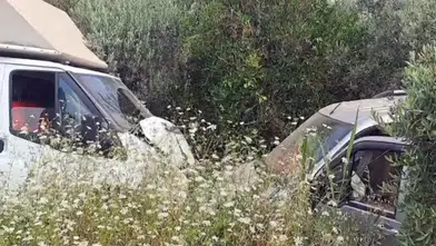 Döşemealtı'nda Trafik Kazası: Çarpışan Araçlar Bahçeye Savruldu