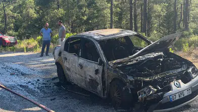 Serik’te Otomobil Yangını: Orman Ekipleri Faciayı Önledi