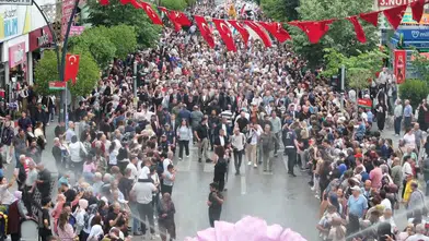 Isparta'da Uluslararası Gül Festivali Coşkusu: Kent Bayram Yerine Döndü!