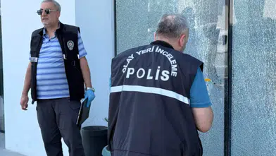 Kepez Altınova'da Oto Galeriye Güpegündüz Kurşun Yağdırdı
