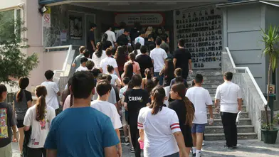 LGS Heyecanı Antalya’yı Sardı! Sıralarda Öğrenciler Dışarıda Aileler Ter Döktü