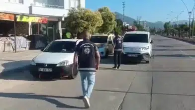 Hatay'da Nefes Kesen Takip: Adana Plakalı Taksiden 7 Kaçak Çıktı