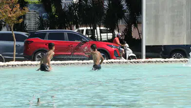 Antalya'da 35 Derece Sıcaklıkta Süs Havuzunda Tehlikeli Serinlik