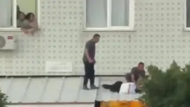 Kepez’de Cam Silerken Tenteye Düştü, İtfaiye Kurtardı