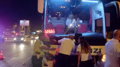 Burdur'da Korkutan Çarpışma: Otobüsle Burun Buruna Gelen Araçta 3 Yaralı!