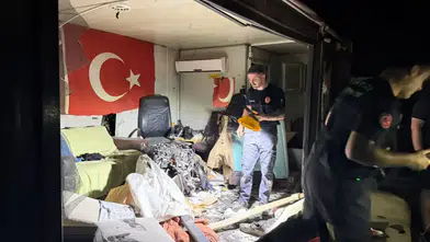 Serik’te Kontrolden Çıkan Otomobilin Motoru Barakaya Girdi