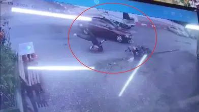 Kepez'de Otomobille Çarpışan Motosikletli Havaya Uçtu