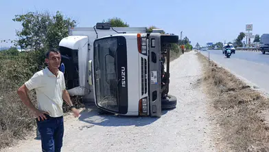 Manavgat’ta Kamyon Şarampole Uçtu Sürücü Burnu Bile Kanamadan Kurtuldu