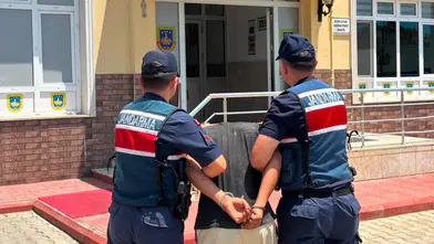 Alanya'da Jandarma Kimliğiyle Yiyip İçip Kaçtı