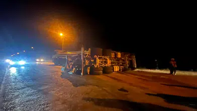 Manavgat'ta Beton Mikseri Virajı Alamadı: Devrilen Aracın Sürücüsü Yaralandı!