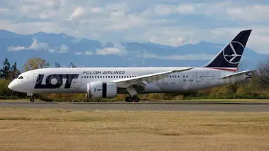 Antalya Havalimanı’nda Havacılık Krizi! LOT Airlines Uçağı Pistte Kilitlendi!