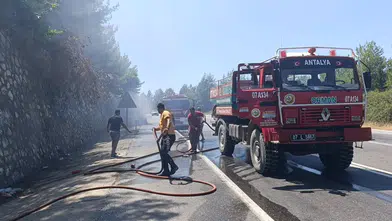 Antalya-Konya Yolunda Otomobil Alevlere Teslim Oldu! Aile Son Anda Kurtuldu