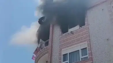 Kepez'de Apartman Yangını Paniği! Terasta Mahsur Kaldılar