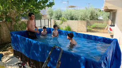 Hataylı Dede Traktör Römorkunu Torunları İçin Havuza Dönüştürdü