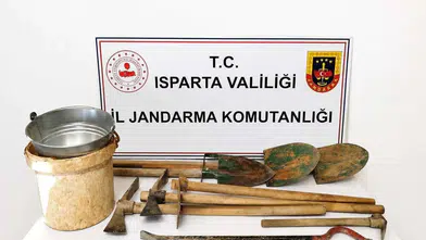 Yalvaç'ta Evinde Kaçak Kazı Yapan Şüpheli Suçüstü Yakalandı