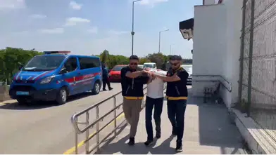Adana'da Film Gibi Saldırı: Çarşaf Giydi, Kurşun Yağdırdı