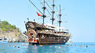 Kemer'de Korsan Tekneleri Sezonu Başladı