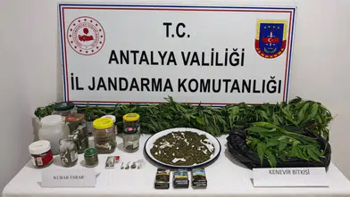 Manavgat'ta Uyuşturucu Operasyonu: Esrar ve Kök Kenevir Yakalandı