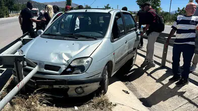 Burdur-Antalya Karayolunda Aileyi Taşıyan Otomobil Refüje Çıktı! 6 Yaralı