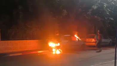 Alevlere Teslim Olan Park Halindeki Otomobile Kundaklama Şüphesi