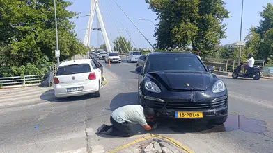 Manavgat'ta Yanlış Yol Seçimi Kaza Getirdi: Lüks Otomobil Çarpıştı