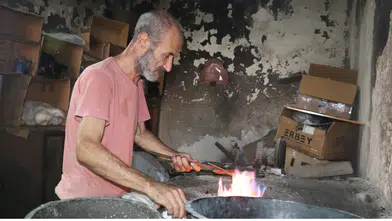 Adana'da 4. Kuşak Kalaycı Şiirleriyle Bakır Kaplara Can Veriyor