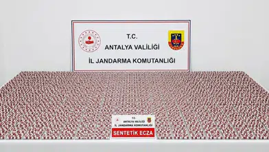 Antalya'da Depoya Uyuşturucu Baskını! 5 Bin 865 Hap Ele Geçirildi