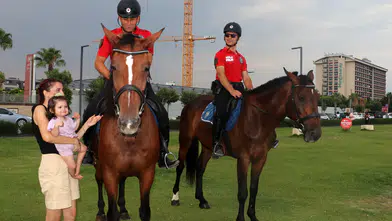 Antalya'da Atlı Polislerin Sıcak Mesai Düzenlemesi