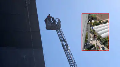 Muratpaşa'da 10'uncu Katta Halatı Kopan İskeledeki 2 İşçi Kurtarıldı