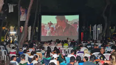 Konyaaltı'da Açık Havada Sinema ve Tavla Keyfi