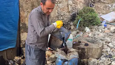 Kaş'ta Ateşte Terletilen Sedir Katranın Kilosu 1000 Lira