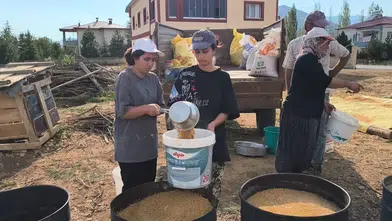 Üniversiteli Kardeşlerin Tarladaki Vefa Mesaisi: Bulgur Üretiminden Okul Masraflarına