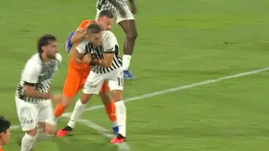 Alanyaspor - Beşiktaş Maçındaki Pozisyon İngiliz Basınında! Hakem Kararları Eleştirildi
