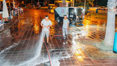Alanya’da Gece Mesaisi: İskele Bölgesi Baştan Sona Temizlendi