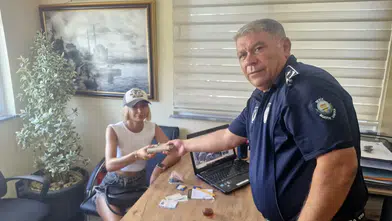 Serik’te Örnek Davranış! İçinde Döviz ve Türk Lirası Bulunan Çantayı Sahibine Ulaştırdılar