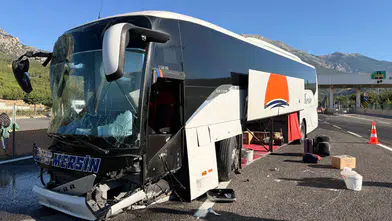 Pozantı'da Yolcu Otobüsü Beton Bariyere Çarptı: 5 Yaralı