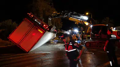 Antalya'da Katliam Gibi Kaza! Dolmuş Durağına Uçan TIR 2 Can Aldı