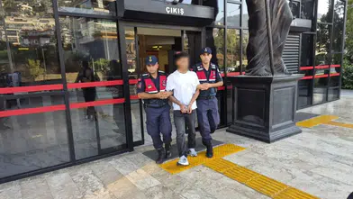 Alanya'da Trafik Kontrolünde Polise Silah Doğrulttu!