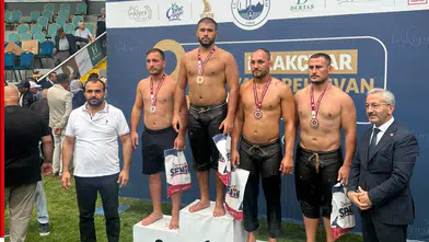 Kemerli Güreşçi Alper Önal Kocaeli'de Kürsünün Zirvesinde