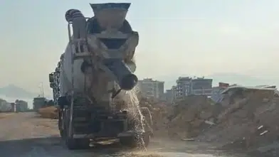 Kepez'de Vatandaş Kayda Aldı! Beton Mikseri Atığını Sokağa Dökene 200 bin TL Ceza