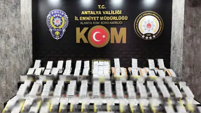 Antalya Emniyeti'nden Dev KOM Operasyonu: On Binlerce Kaçak Ürün, 17 Tutuklama
