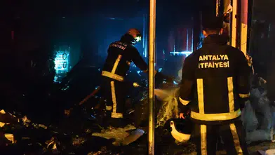 Kepez'de Yan Yana 2 İş Yerinde Yangın Çıktı Alevler Eve Sıçradı