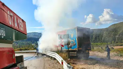 Manavgat Beydiğin Geçişinde Bariyerlere Çarpan Kamyon Alev Aldı