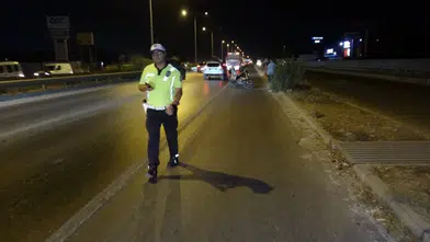 Manavgat'ta Motosikletli Yayaya Çarptı: İkisi de Yaralandı, Sürücünün Durumu Kritik
