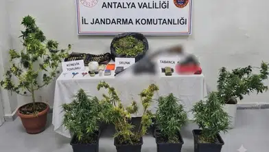Serik ve Alanya'da 22 Adrese Uyuşturucu Operasyonu: Kilo Kilo Madde Ele Geçirildi