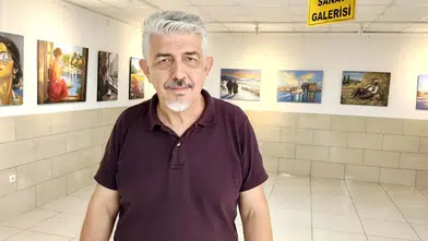 Vezne Memuru Antalya Adliyesi Duvarlarını Sanat Galerisine Dönüştürdü