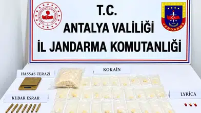 Aksu ve Manavgat'ta Uyuşturucu Operasyonu: Poşet Poşet Kokain Ele Geçirildi