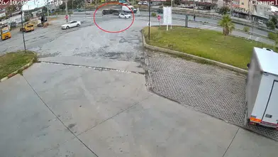 Manavgat D-400'de Takla Atan Araç Tekerleklerinin Üzerine Düştü