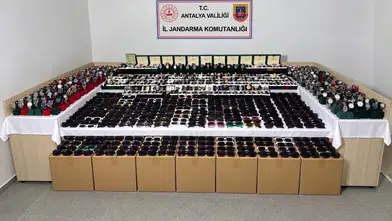 Antalya'da Kaçakçılık Operasyonu: Milyonluk Gözlük ve Saat Ele Geçirildi