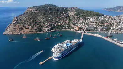 Alanya'ya Çifte Kruvaziyer Demirledi: 2 Bin 400 Turist Geldi